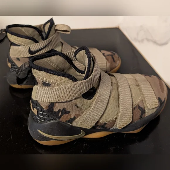 Nike Zoom LeBron Soldier XI Como Sneakers Junior Size 6.5Y MSRP $140 - Picture 6 of 9
